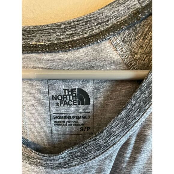 The North Face Women’s Gray Long Sleeve T-Shirt (SZ S/P) - Picture 2 of 3